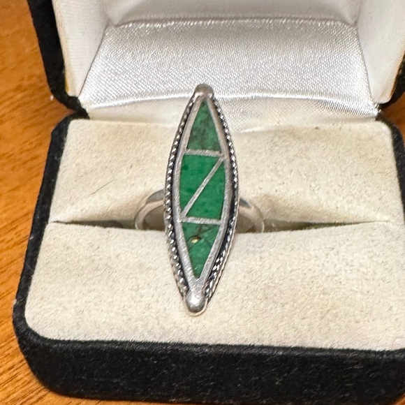 Native American vintage 925 sterling silver and inlaid malachite Zuni Ring - Picture 6 of 10